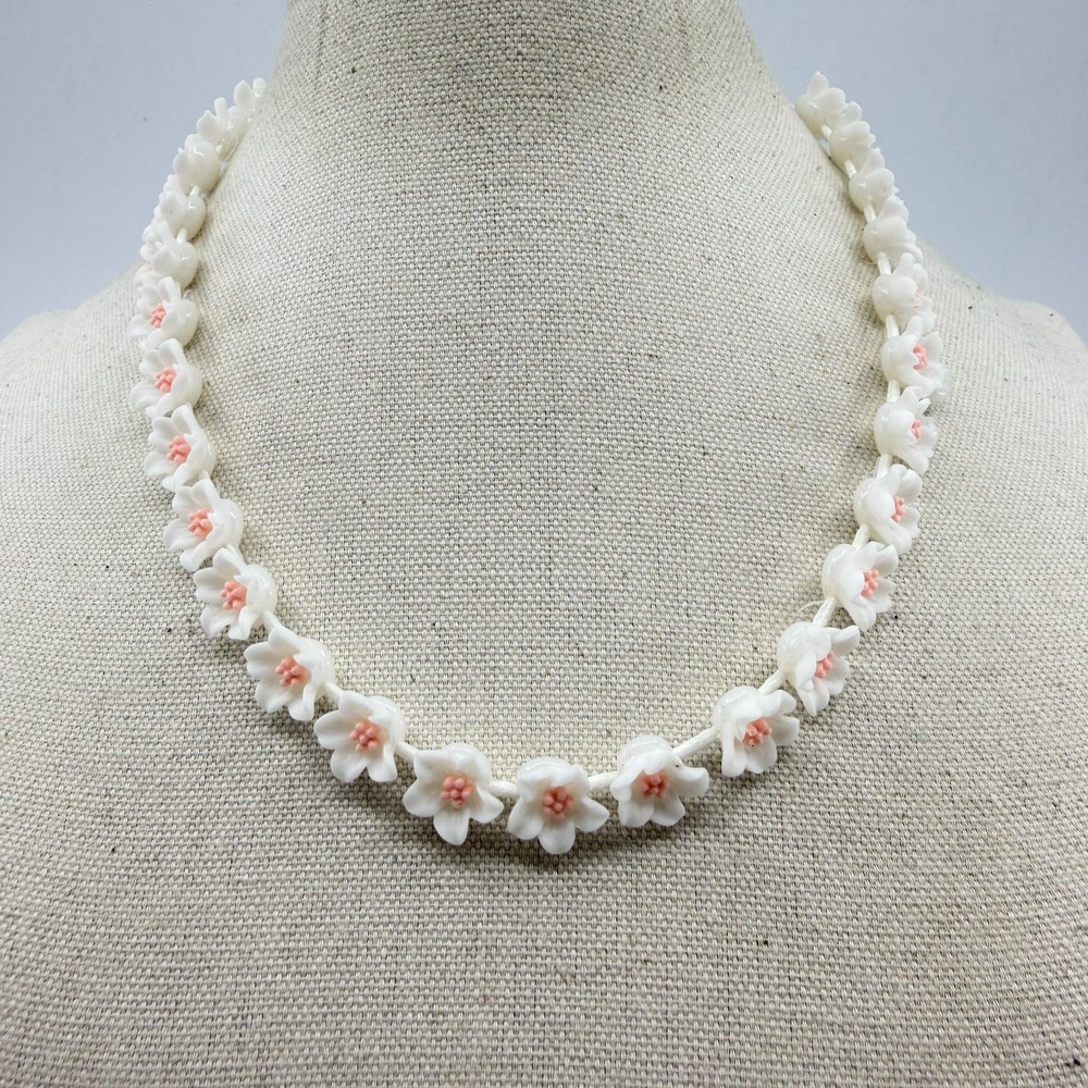 White Floral Petal Necklace Romantic Coquette Dainty Cottagecore Charm